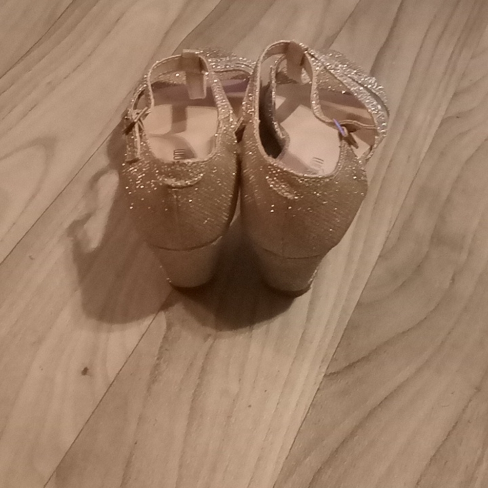 Sandals - Picture 3 of 3